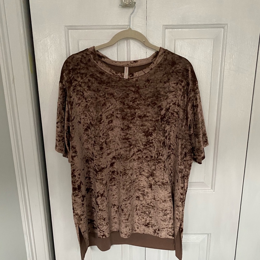 women’s extra large velvet T-shirts